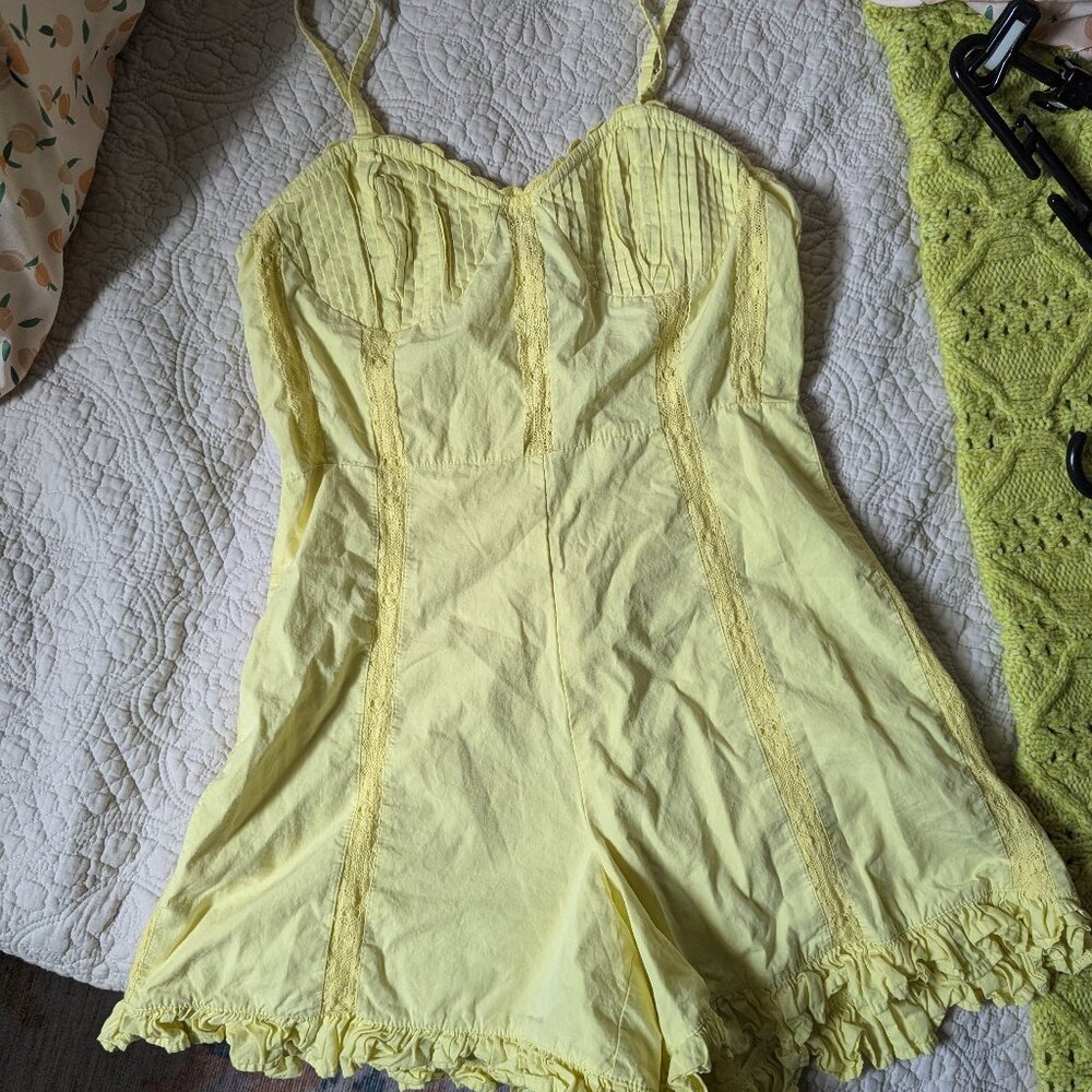 Urban Outfitters Yellow Lace Corset & Ruffles Romper - Size Small
